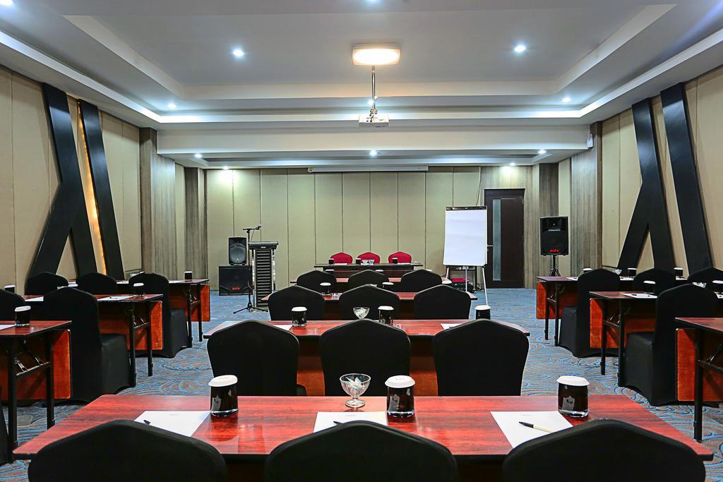 Mercure Palu Exterior foto